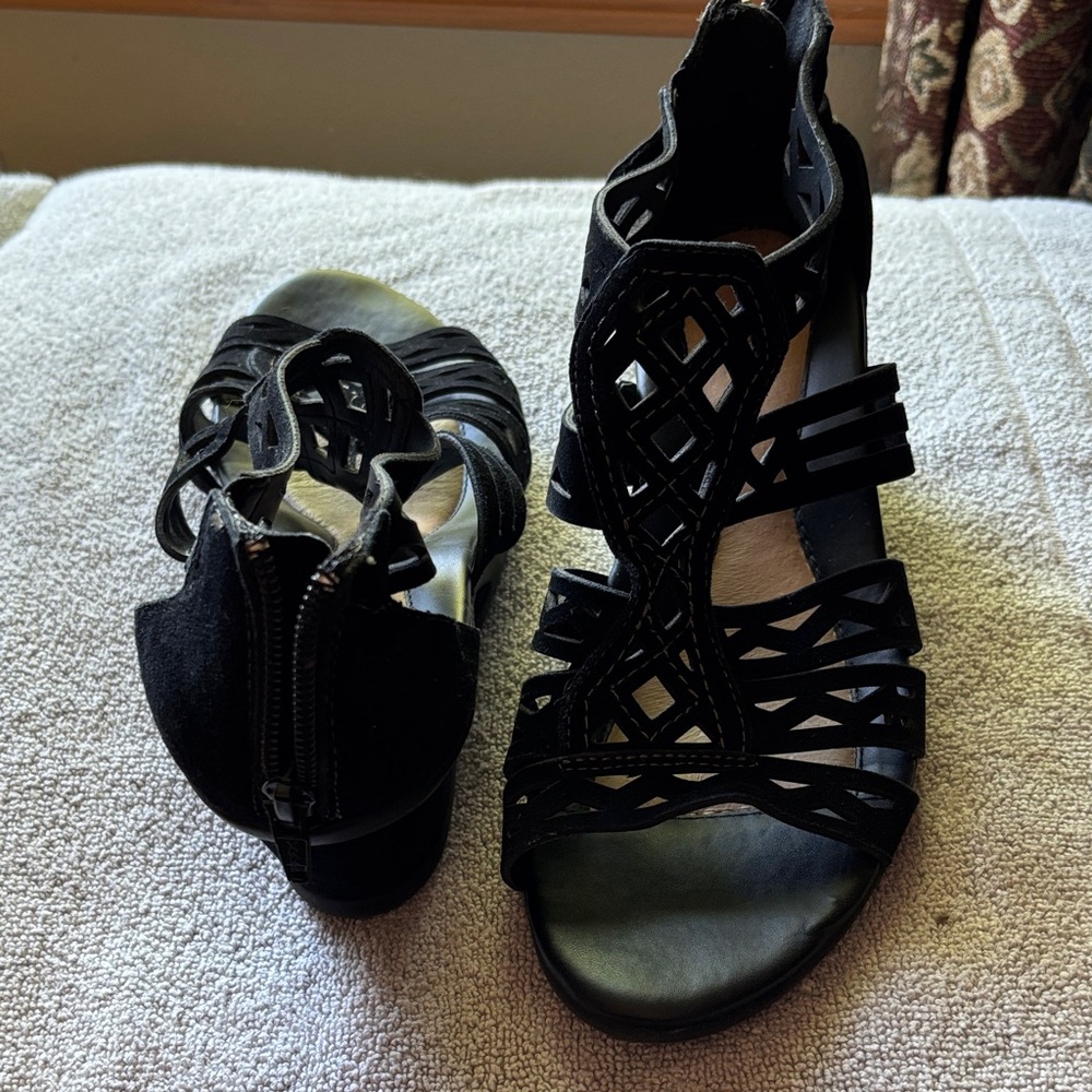 Earth Black Strappy Cutout Heeled Sandals